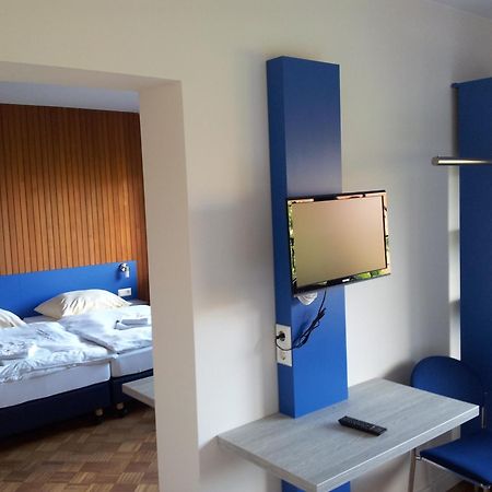 Smart Hostel By Landgasthof Velber 24H7D Seelze Esterno foto