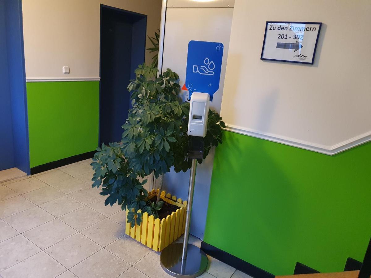 Smart Hostel By Landgasthof Velber 24H7D Seelze Esterno foto