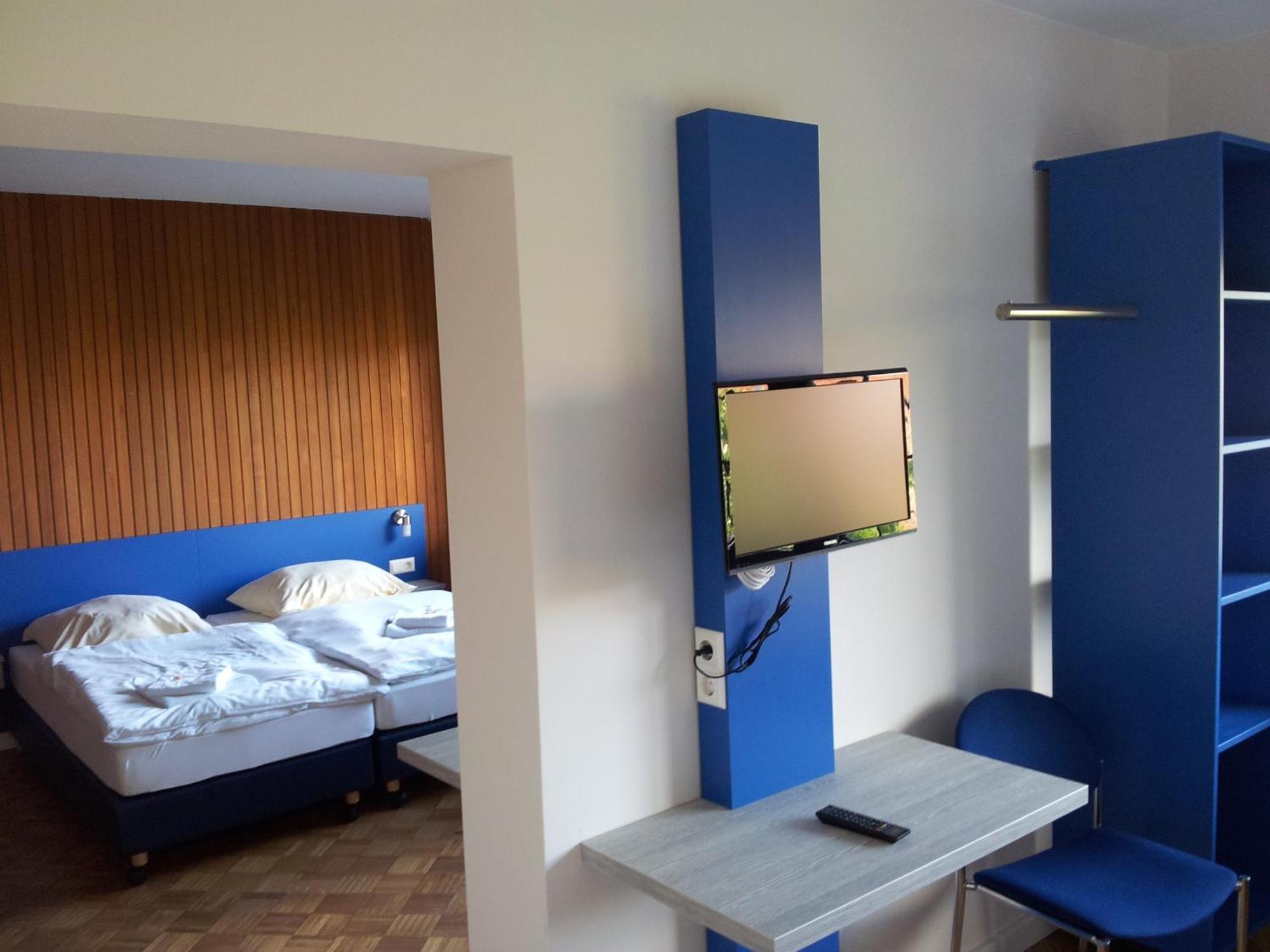 Smart Hostel By Landgasthof Velber 24H7D Seelze Esterno foto
