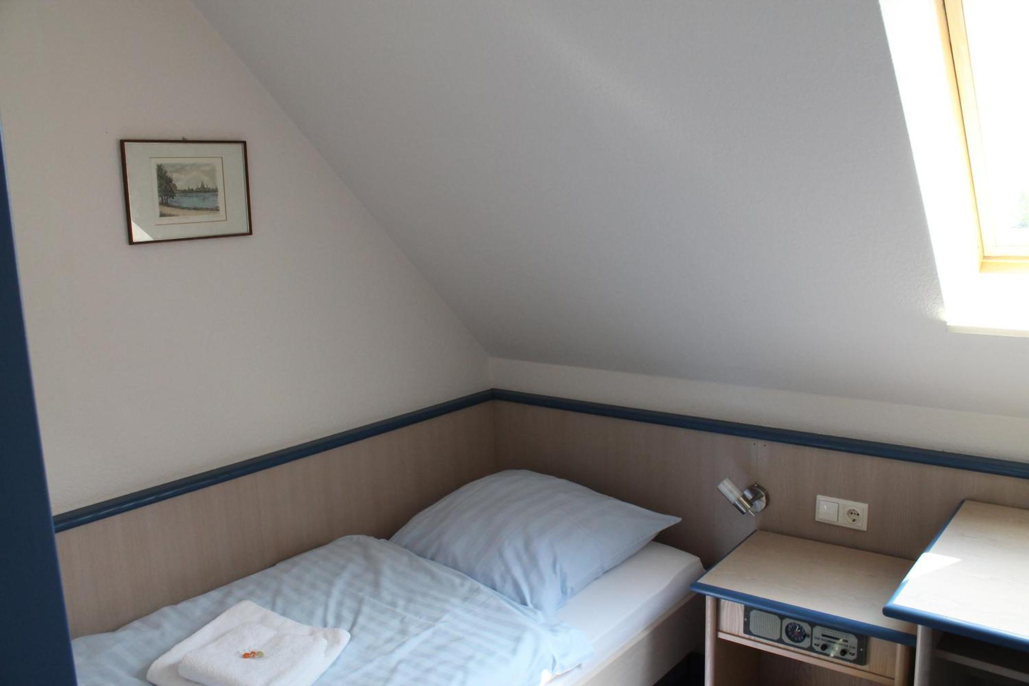 Smart Hostel By Landgasthof Velber 24H7D Seelze Esterno foto