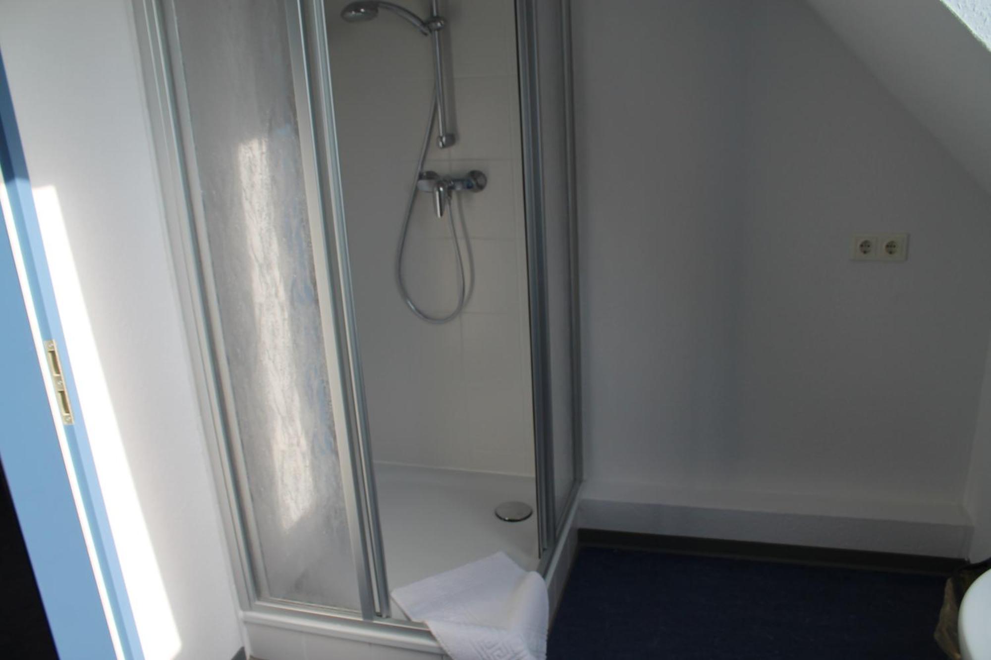 Smart Hostel By Landgasthof Velber 24H7D Seelze Esterno foto