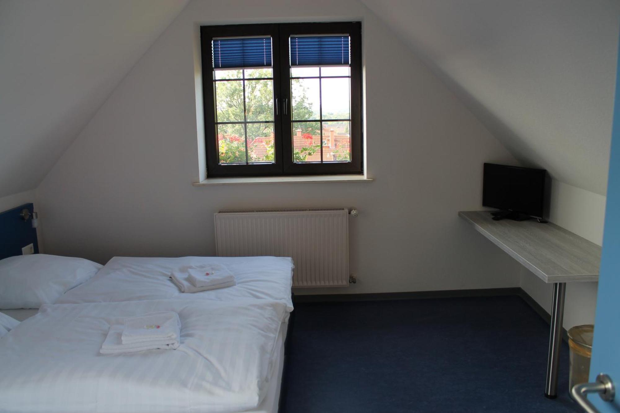 Smart Hostel By Landgasthof Velber 24H7D Seelze Esterno foto