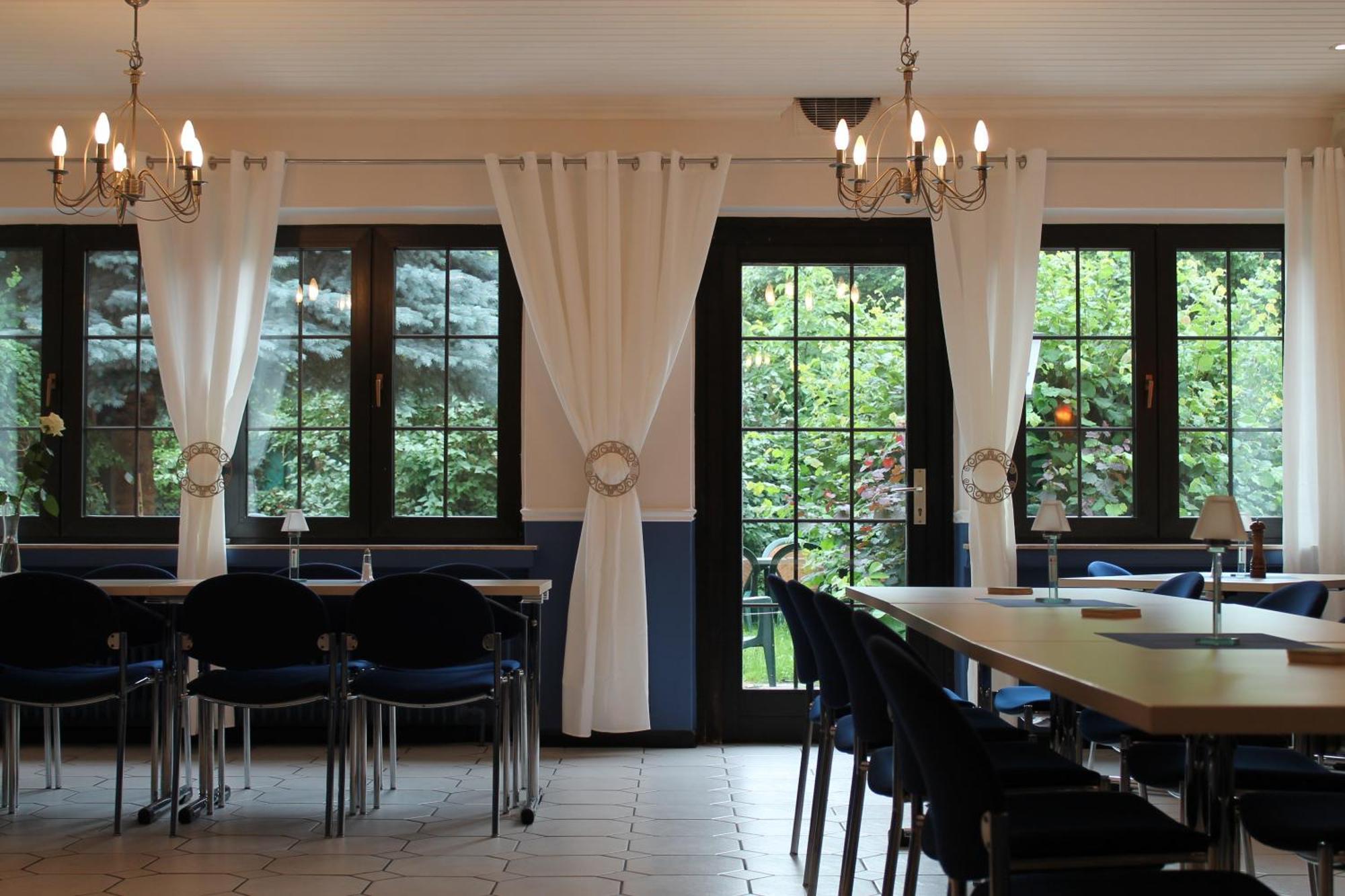 Smart Hostel By Landgasthof Velber 24H7D Seelze Esterno foto