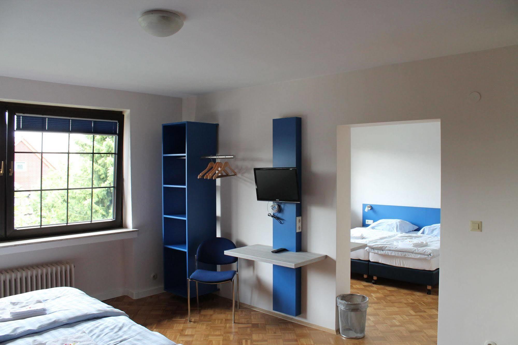 Smart Hostel By Landgasthof Velber 24H7D Seelze Esterno foto