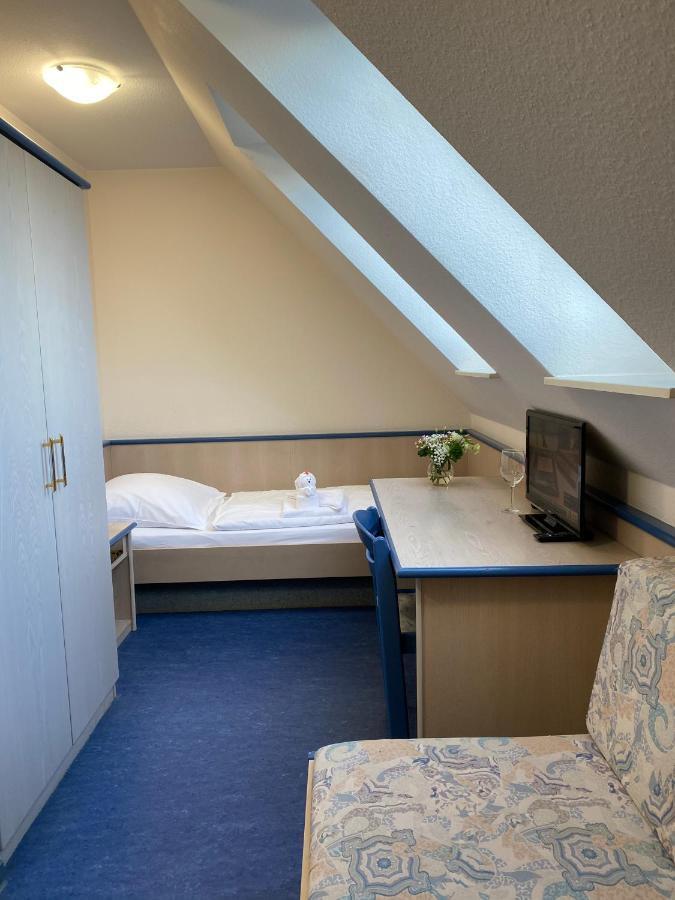 Smart Hostel By Landgasthof Velber 24H7D Seelze Esterno foto