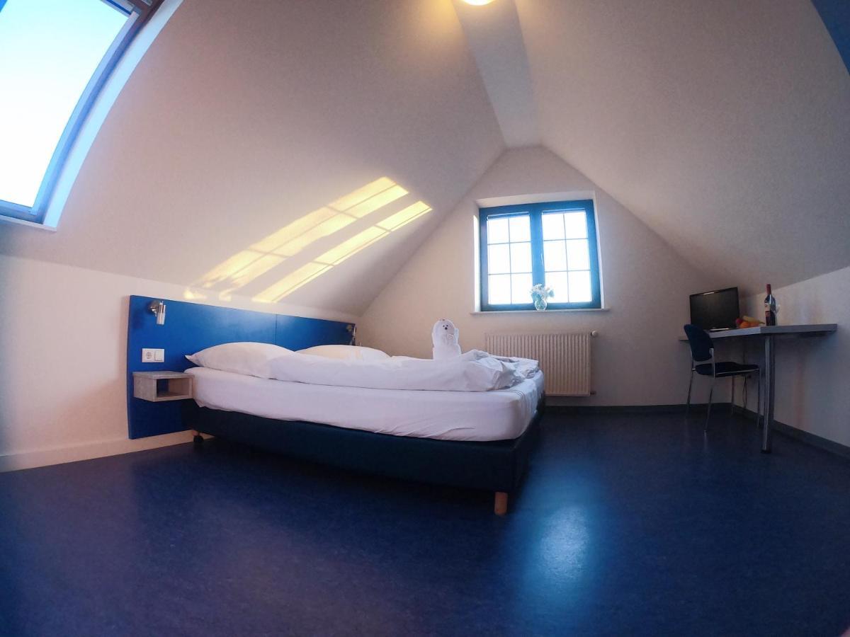Smart Hostel By Landgasthof Velber 24H7D Seelze Esterno foto