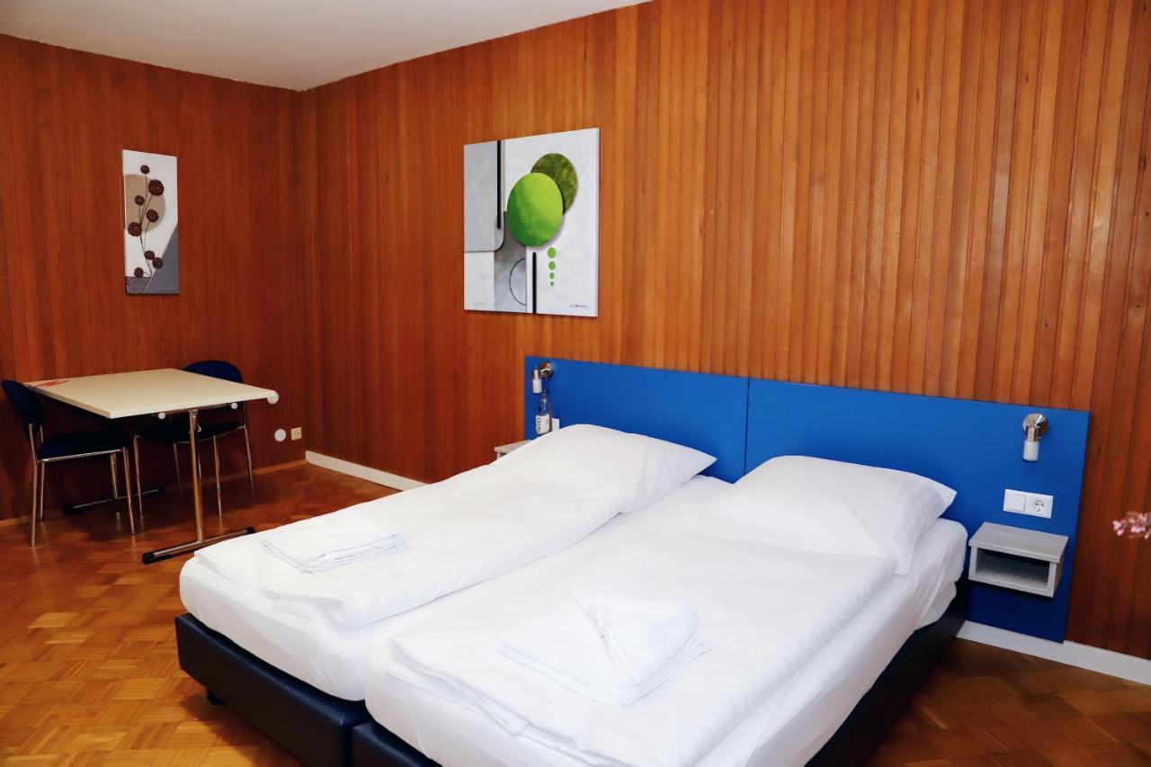 Smart Hostel By Landgasthof Velber 24H7D Seelze Esterno foto