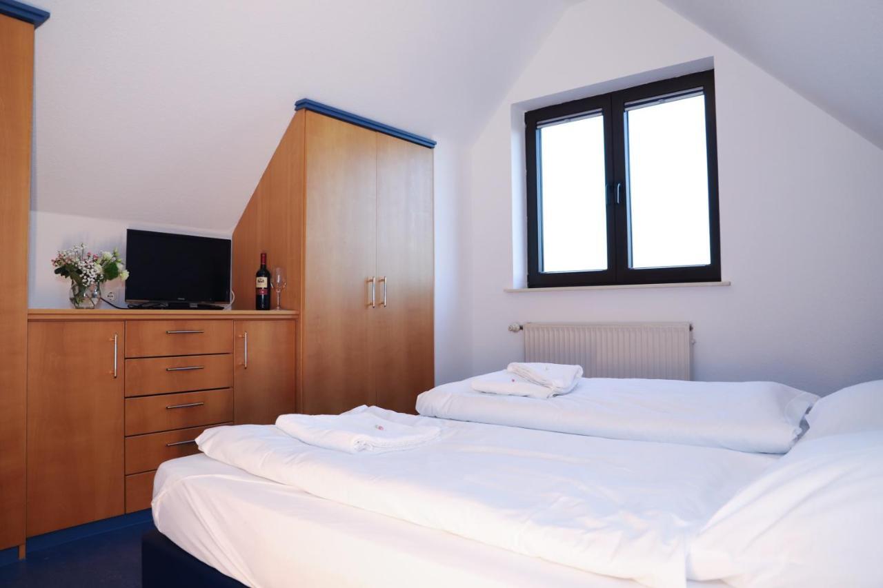 Smart Hostel By Landgasthof Velber 24H7D Seelze Esterno foto