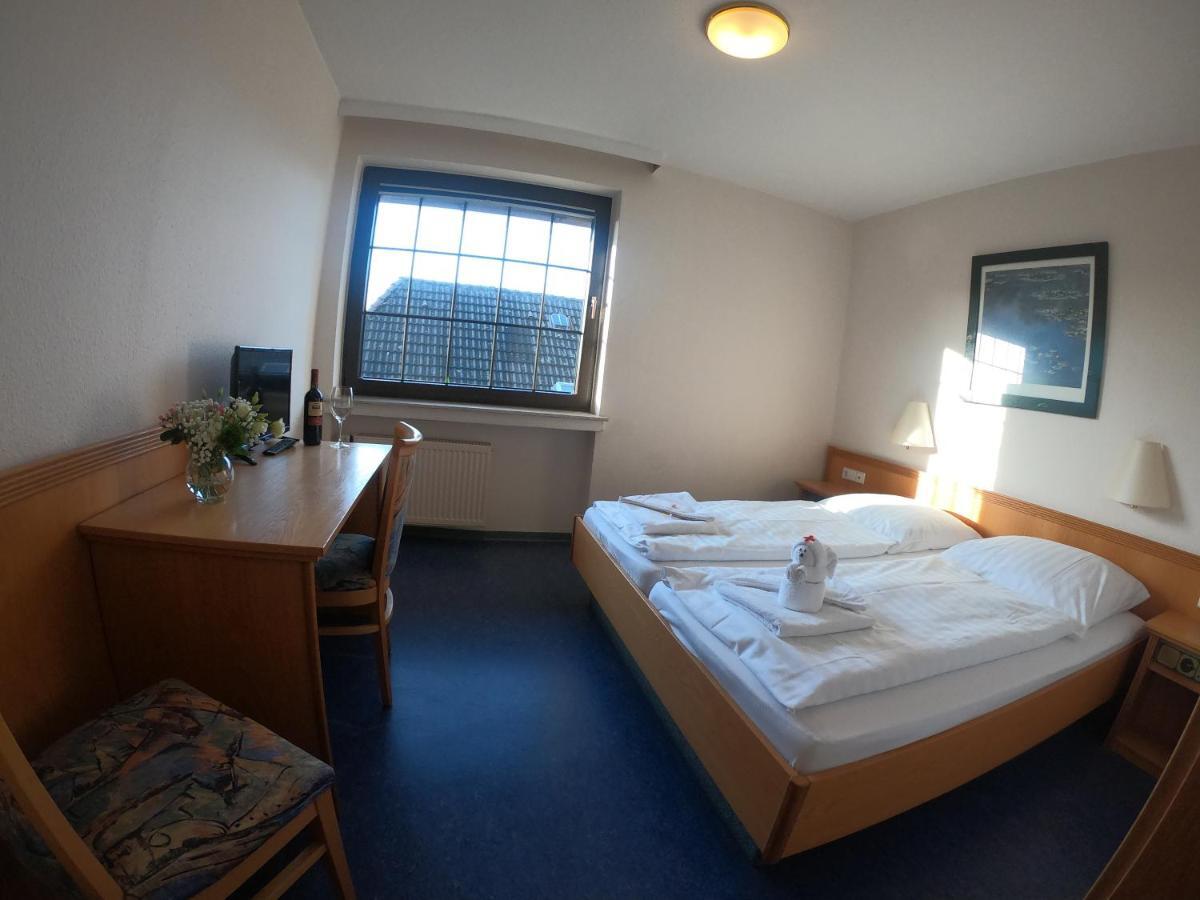 Smart Hostel By Landgasthof Velber 24H7D Seelze Esterno foto