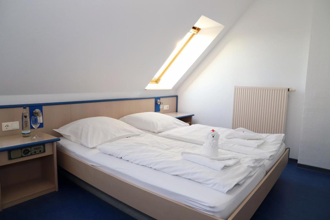 Smart Hostel By Landgasthof Velber 24H7D Seelze Esterno foto